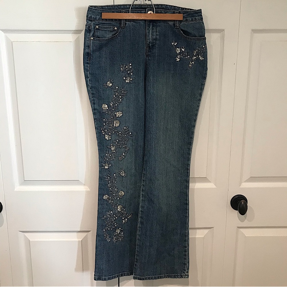 Blues Vintage Y2K Sequin Flower Embellished Flare Jeans